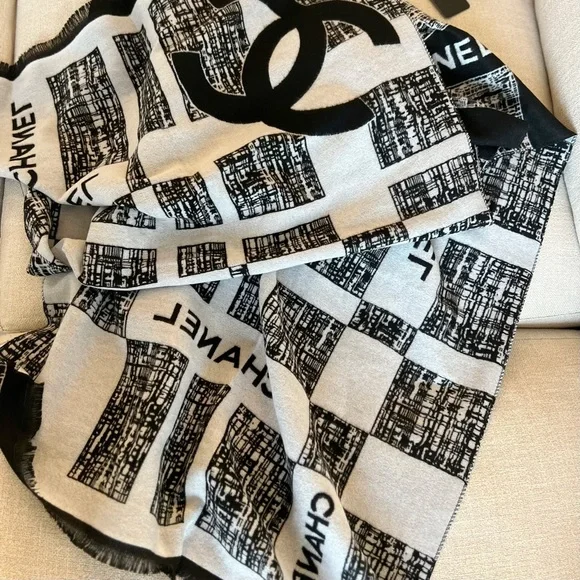 CHANEL Cosmetic Scarf - Picture 2 of 5